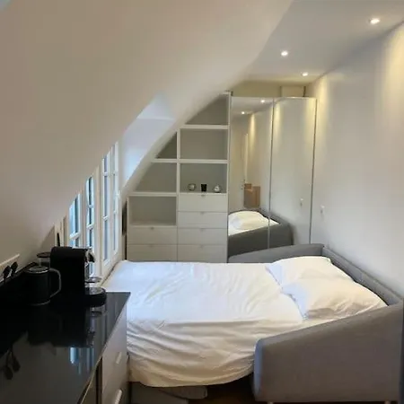 Charmant Studio Parisien Avec Vue, Au Coeur Du 7E Arrondissement Exterior photo